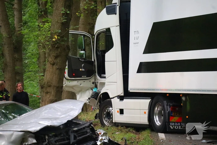 Ernstig ongeval tussen vrachtwagen en personenauto