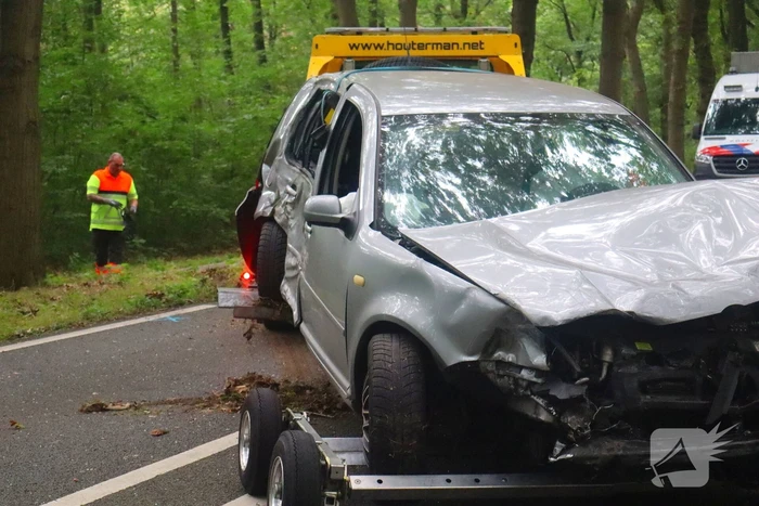 Ernstig ongeval tussen vrachtwagen en personenauto