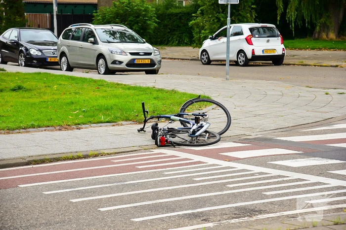 Kind op fiets aangereden bij oversteekplaats