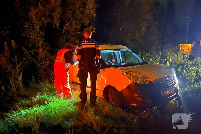 Bestuurder aangehouden na vastgelopen bestelbus