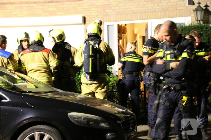 Vermoedelijke brandstichting: materiaal door brievenbus gegooid