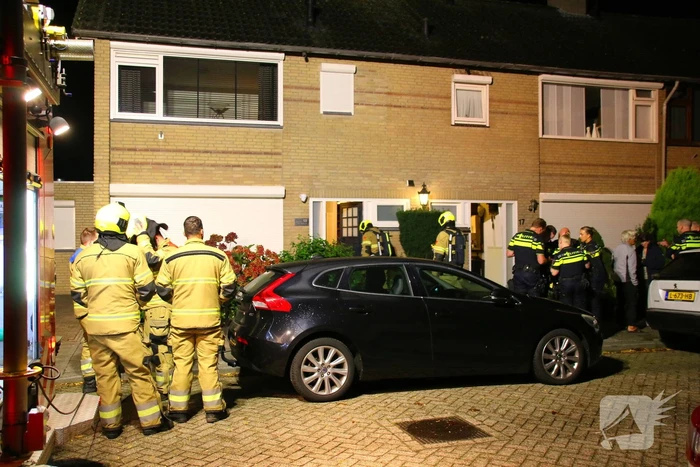 Vermoedelijke brandstichting: materiaal door brievenbus gegooid