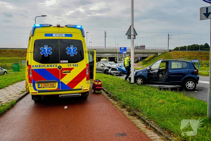 Traumateam ingezet na botsing tussen twee voertuigen