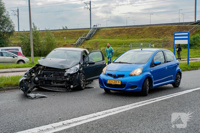 Traumateam ingezet na botsing tussen twee voertuigen