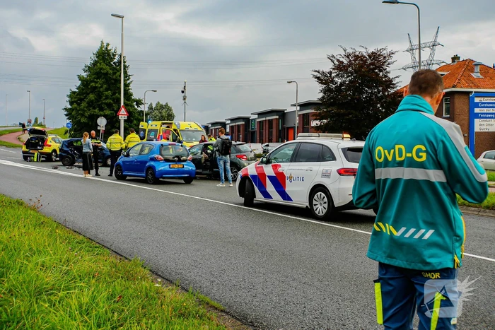 Traumateam ingezet na botsing tussen twee voertuigen