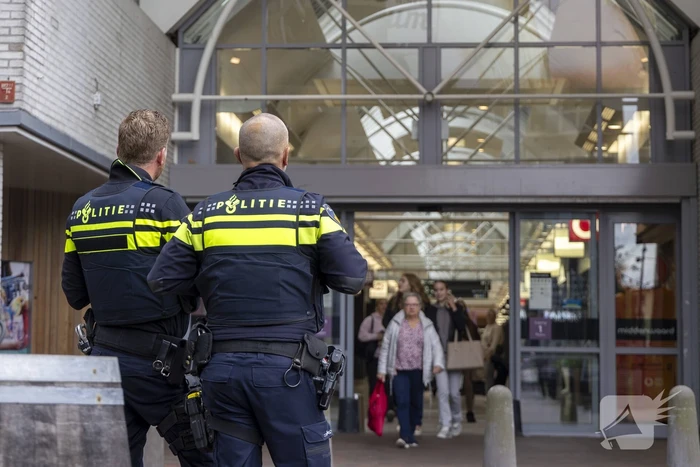 Poging tot overval telefoonwinkel