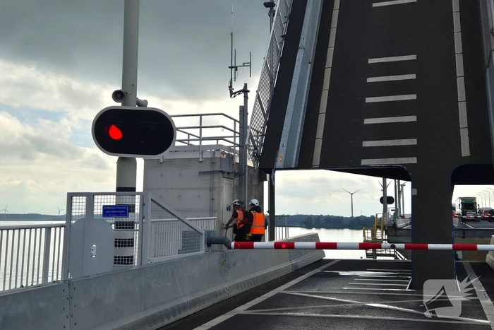 Lange files door storing bij Haringvlietbrug