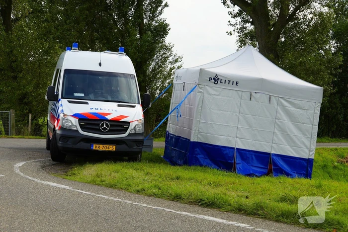 Bestuurder komt om bij auto te water