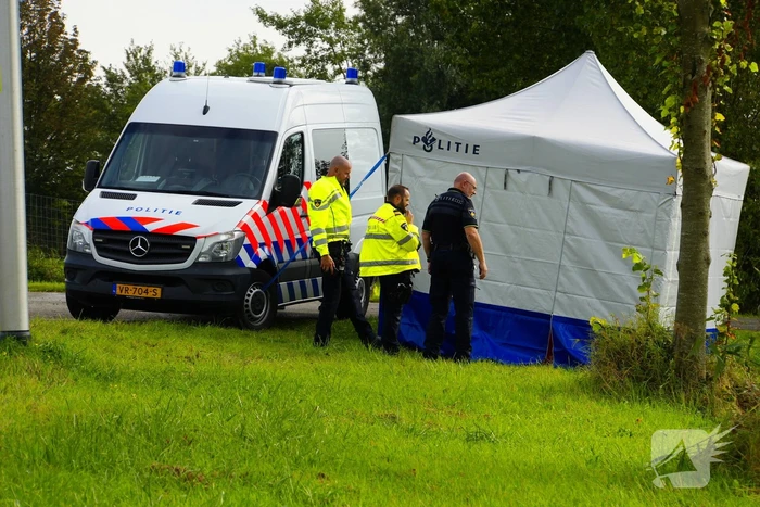 Bestuurder komt om bij auto te water