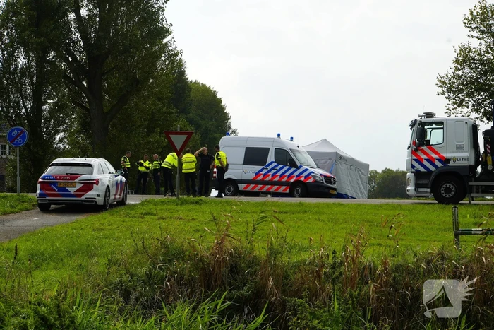 Bestuurder komt om bij auto te water