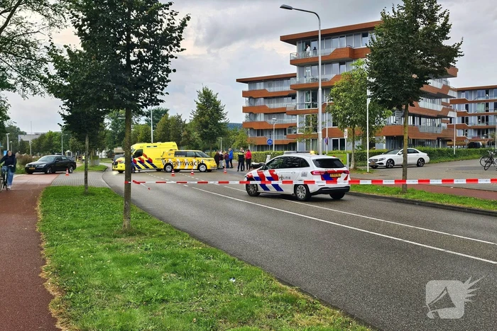 Scooterrijder en automobilist met elkaar in botsing
