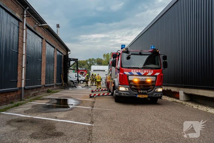 Veel schade bij brand in timmerwerkplaats
