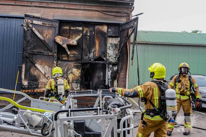 Veel schade bij brand in timmerwerkplaats