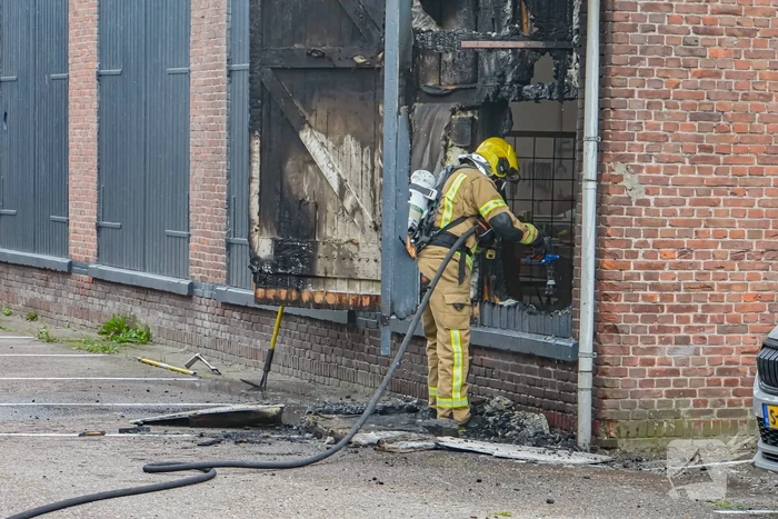 Veel schade bij brand in timmerwerkplaats