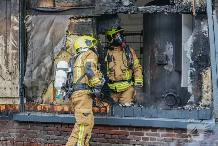 Veel schade bij brand in timmerwerkplaats