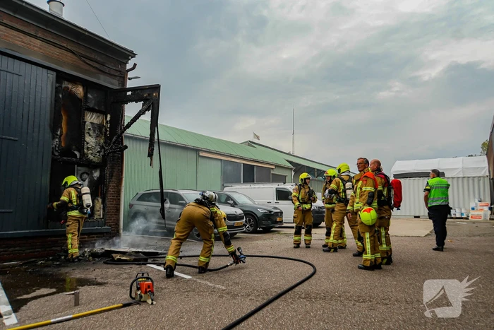 Veel schade bij brand in timmerwerkplaats