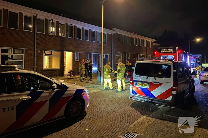 Brandweer ventileert woning na brand