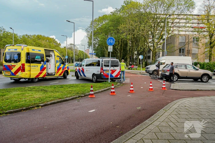 Overstekende fietser aangereden door automobilist