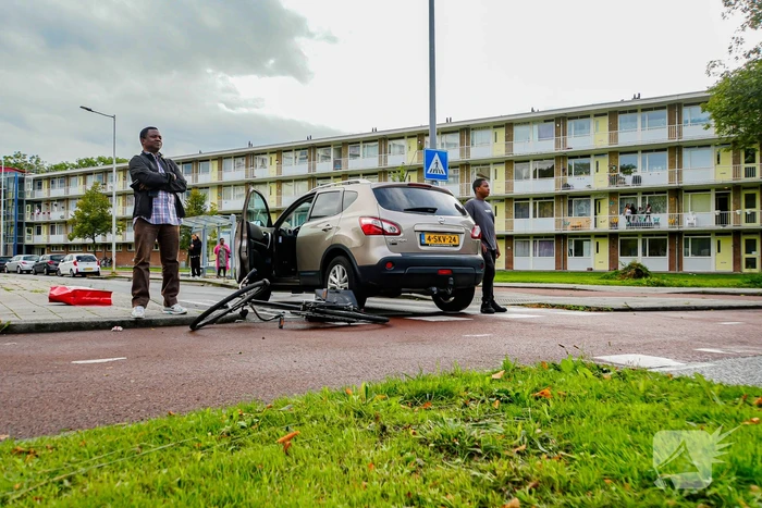 Overstekende fietser aangereden door automobilist