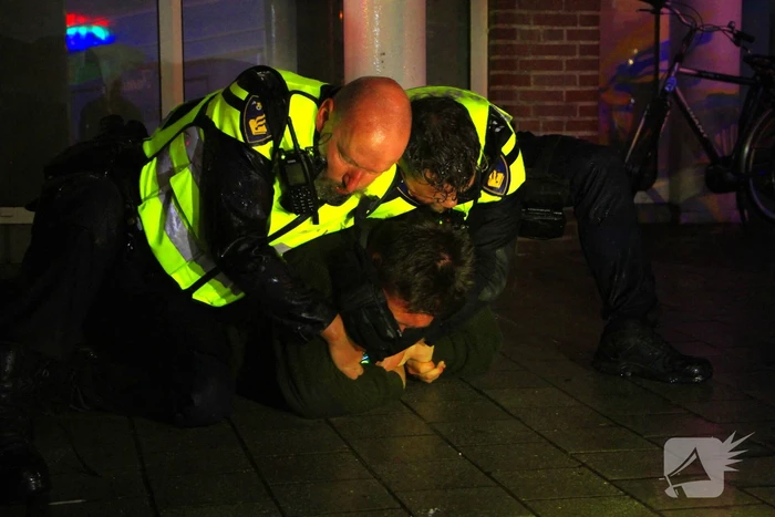 Persoon bevrijdt uit attractie tijdens grote oefening