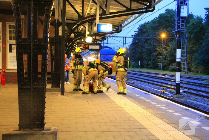 Persoon bevrijdt uit attractie tijdens grote oefening