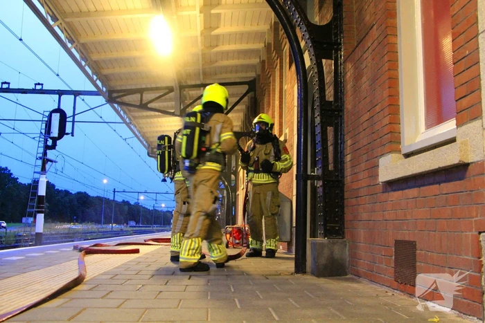 Persoon bevrijdt uit attractie tijdens grote oefening