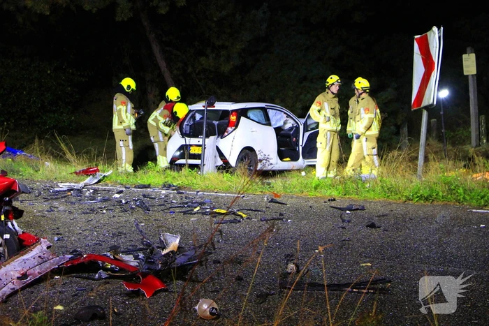 Meerdere gewonden na frontale botsing tussen auto's