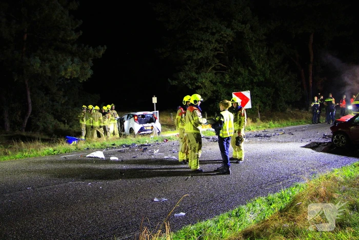 Meerdere gewonden na frontale botsing tussen auto's