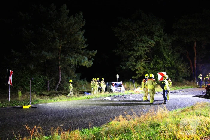 Meerdere gewonden na frontale botsing tussen auto's