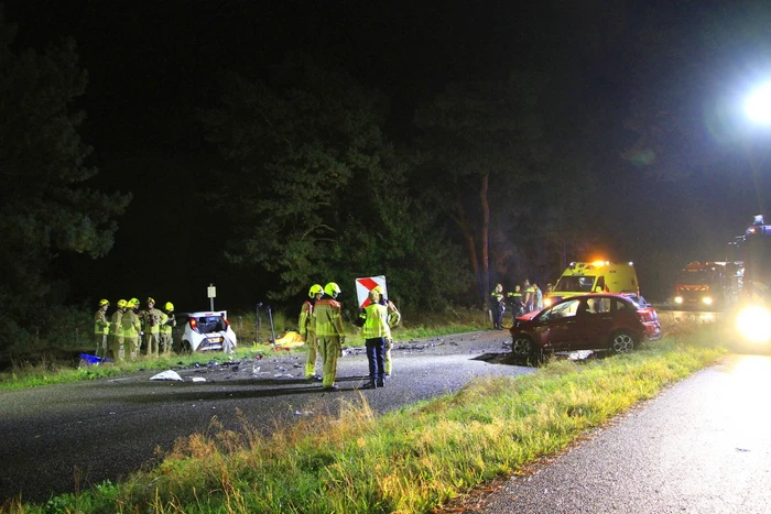 Meerdere gewonden na frontale botsing tussen auto's