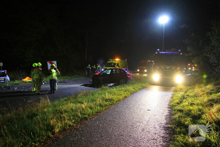 Meerdere gewonden na frontale botsing tussen auto's