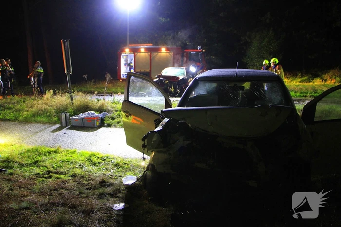 Meerdere gewonden na frontale botsing tussen auto's