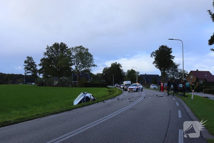 Ravage na botsing tussen drie auto's