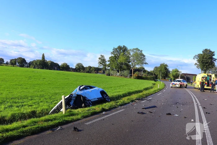 Ravage na botsing tussen drie auto's