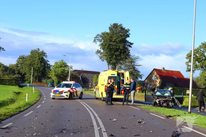 Ravage na botsing tussen drie auto's