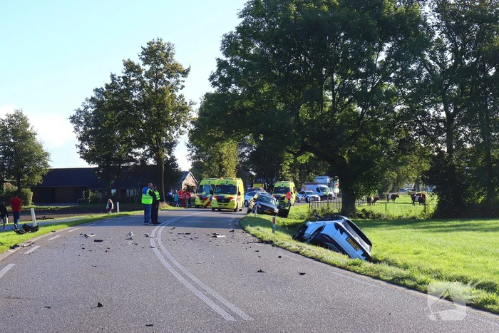 Ravage na botsing tussen drie auto's