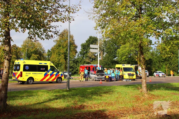 Beknelde bestuurder bevrijdt na harde botsing