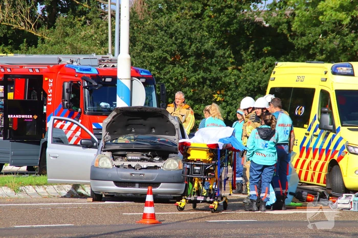 Beknelde bestuurder bevrijdt na harde botsing