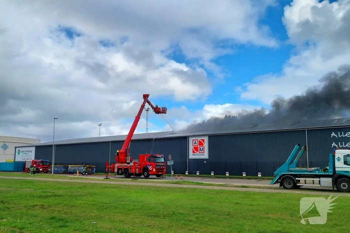 Forse rookontwikkeling bij grote brand in havengebied