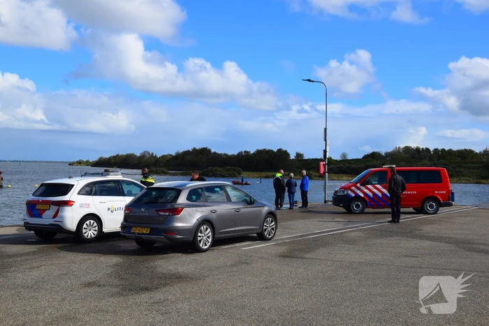 Personenauto te water door vergeten handrem