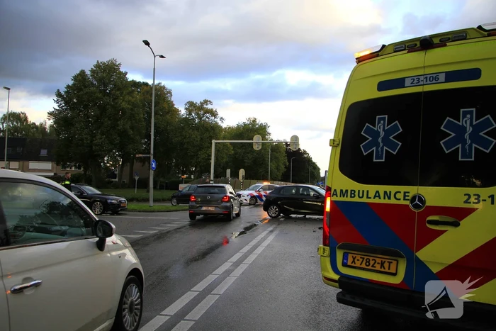 Schades na botsing tussen bezorger en automobilist