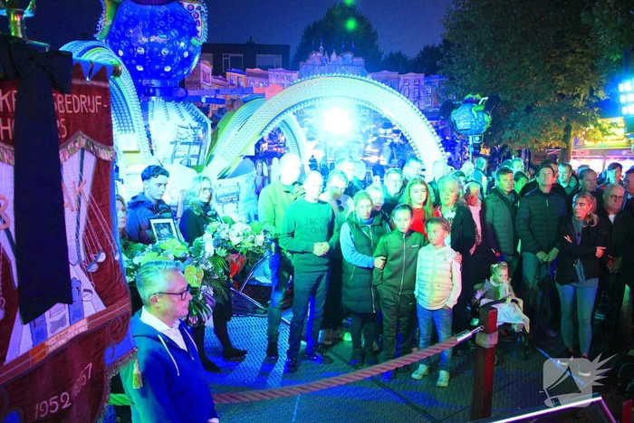 Twee minuten stilte op kermis wegens overlijden Hans van Tol
