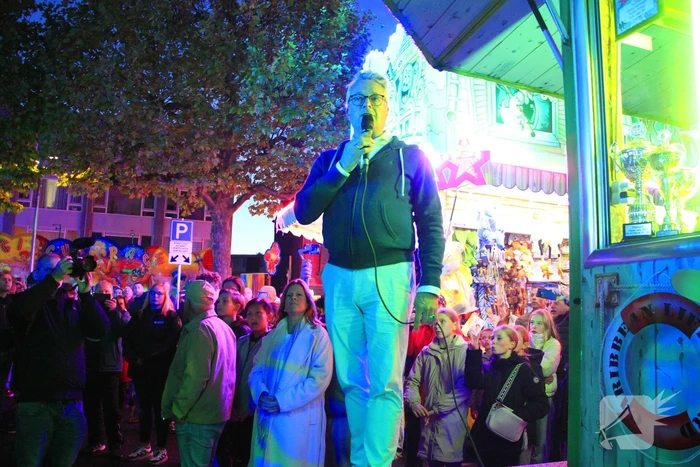 Twee minuten stilte op kermis wegens overlijden Hans van Tol