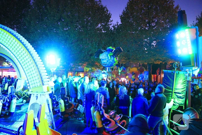 Twee minuten stilte op kermis wegens overlijden Hans van Tol