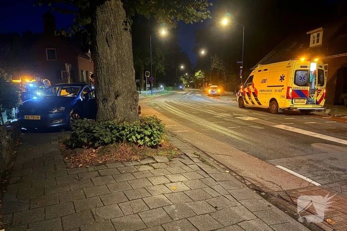 Bestuurder raakt van weg en word aangehouden