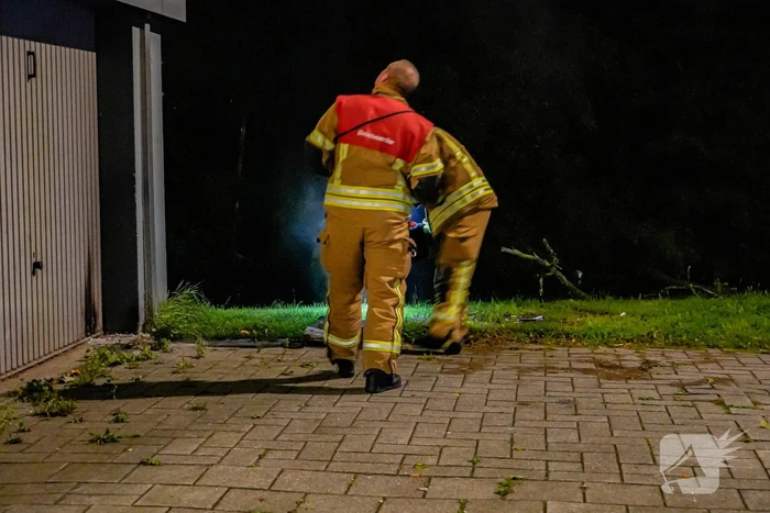 Schoolboeken in brand gestoken
