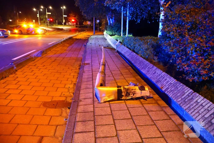 Twee politieauto's beschadigd na achtervolging