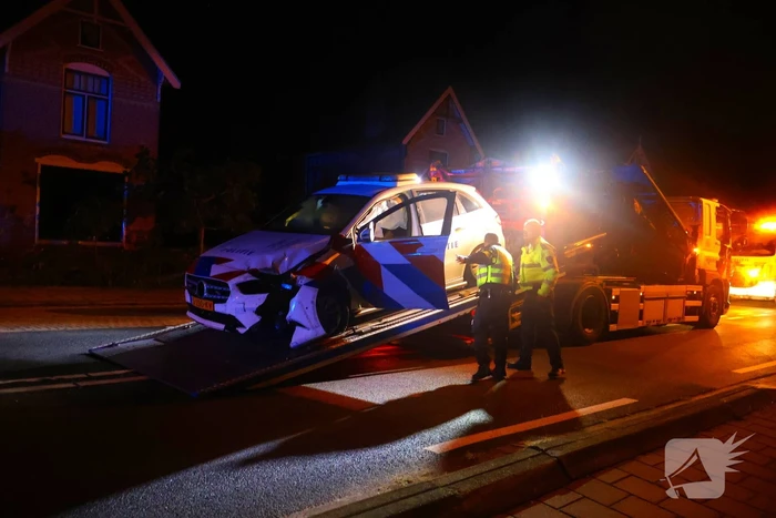 Twee politieauto's beschadigd na achtervolging