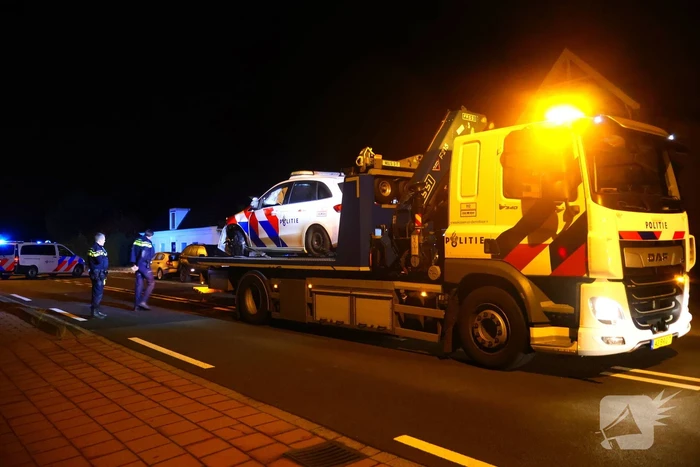 Twee politieauto's beschadigd na achtervolging