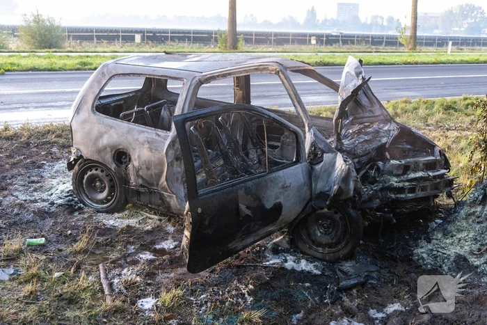 Auto vat vlam na ongeval, bestuurder zwaargewond